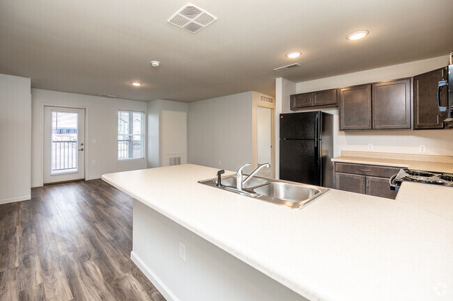 2BR, 2BA - 855 SF