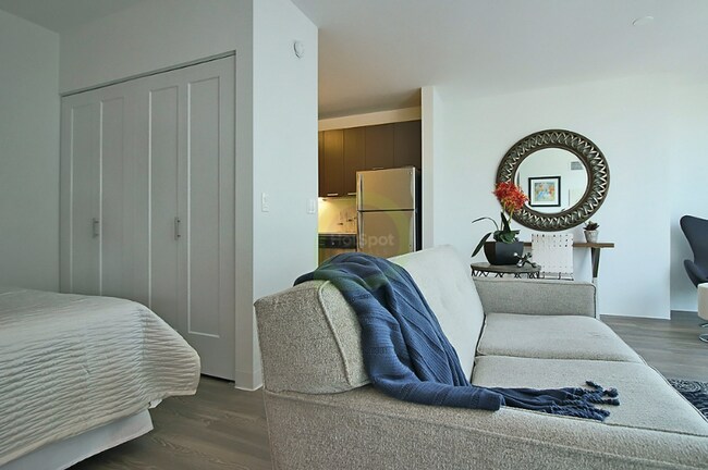 647 N Wells St, Chicago, IL 60654 - photo 4