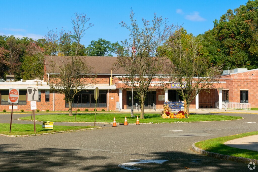 Salem Drive Elementary School serves students in the Birch Hills community.