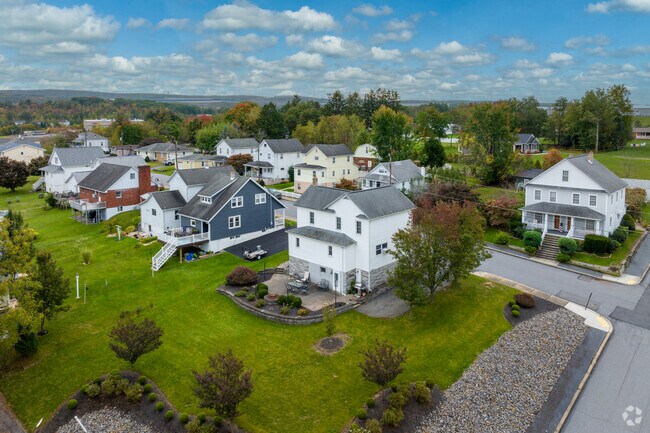 The diverse selection of homes in Dupont attracts homebuyers.