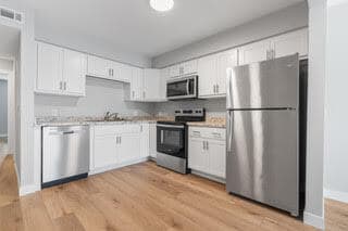 42nd St Apartments, Davenport, IA 52806 - photo 1