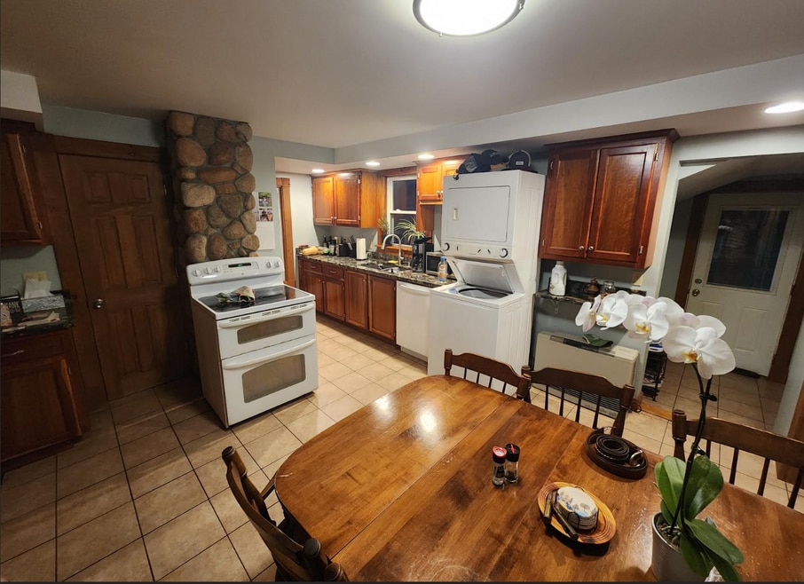 98 River St unit Floor 2, Greenfield, MA 01301 - photo 1