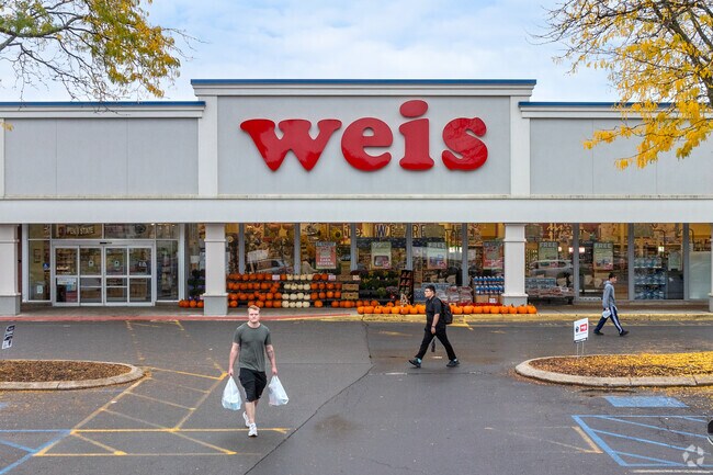 Weis has everyday grocery needs for shoppers of Orchard Park.