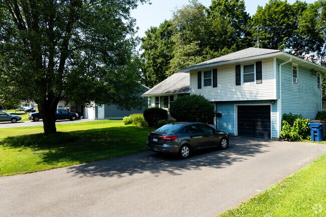Bi-level style houses can be found throughout Red Hook.