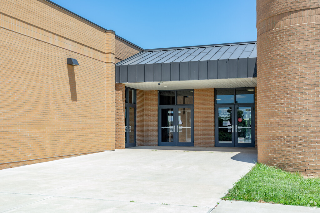 Macon County Junior High School is located in Lafayette, Tennessee.