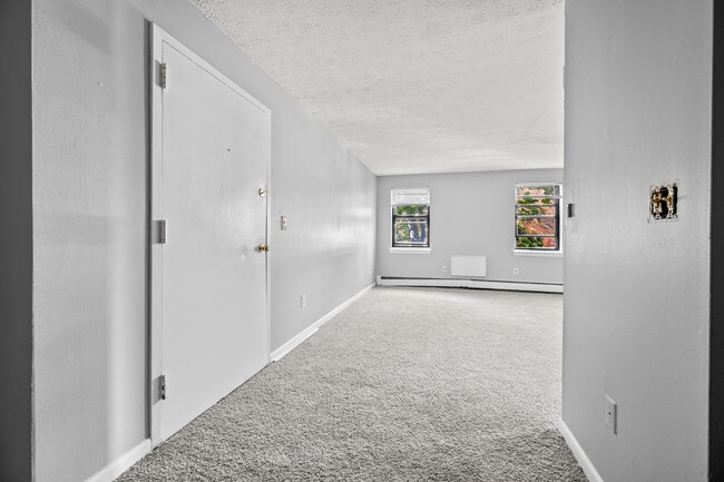 30 Long St unit 24 C6, New Britain, CT 06051 - photo 2