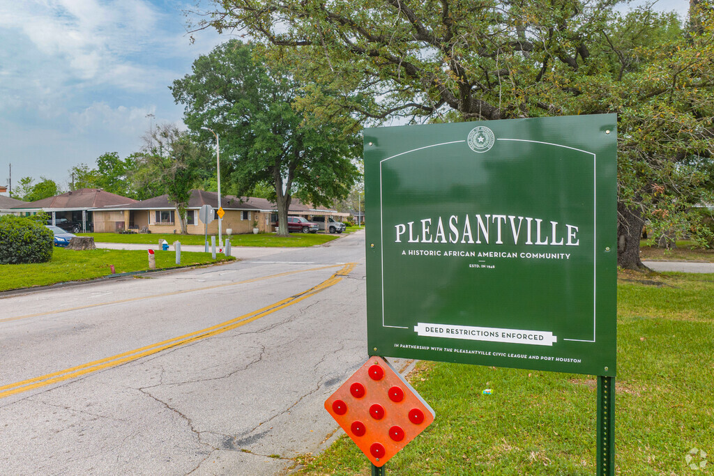 About Pleasantville | Schools, Demographics, Things to Do - Homes.com