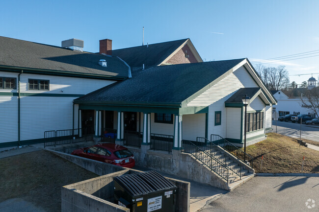 Pierce Elementary School is a public school in Manchester.