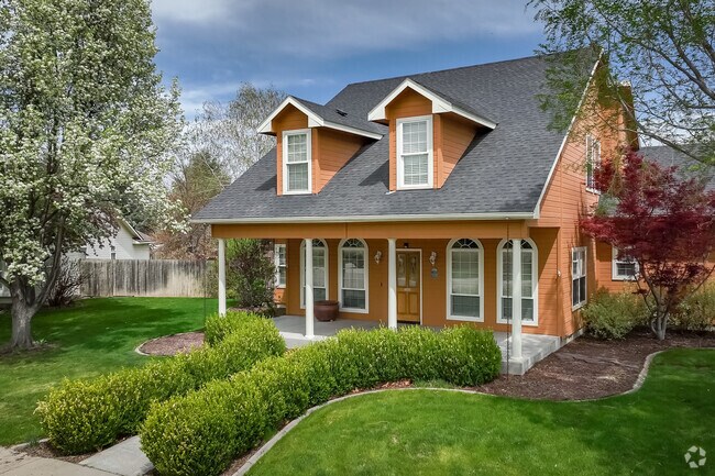 Iconic and charming houses in Northeast Meridian welcome you home.