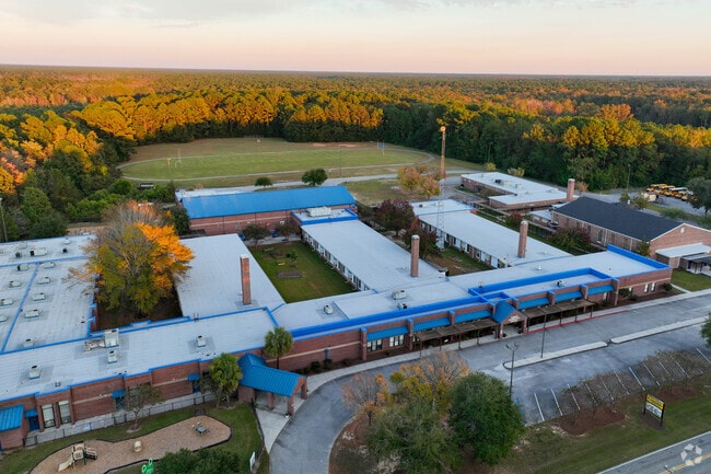 The Cainhoy Elementary school is a rural option available in Cordesville, SC.