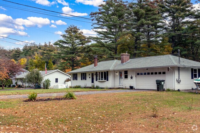 Ranch homes and traditional styles are common in New Braintree.