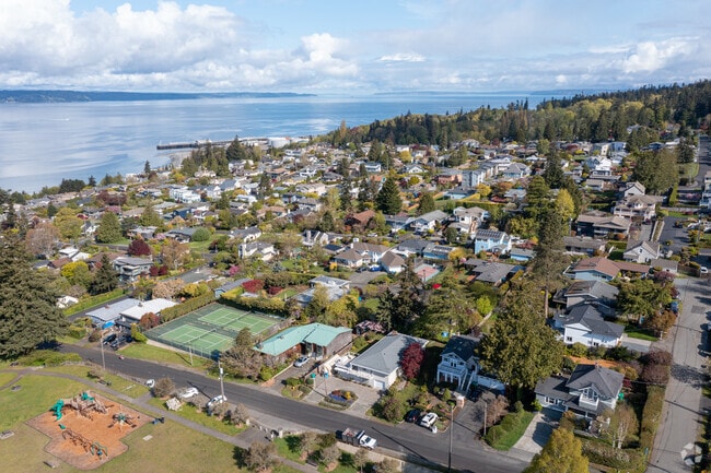 Beautiful homes close to the beach are available in Shoreline, Washington.