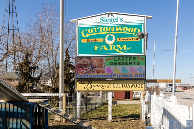 Cotton Wood Farm offers many local treats in Crest Hill.