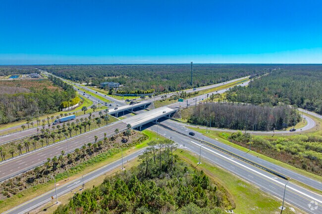 Sugar Mill offers close proximity I-95 and I-4.