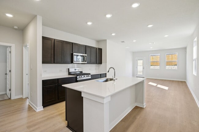 148 Two Bits Ln, Elgin, TX 78621 - photo 3