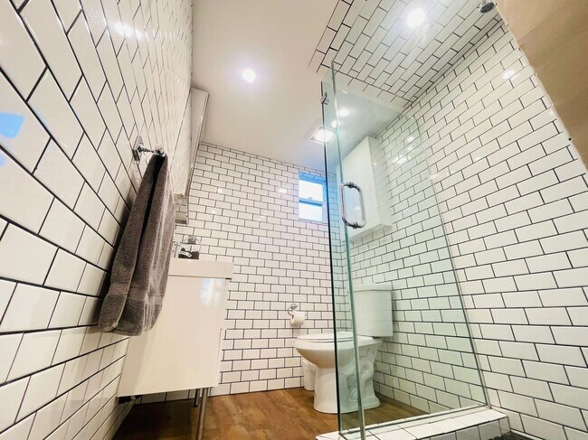 10 E 27th Ave, Los Angeles, CA 90291 - photo 2