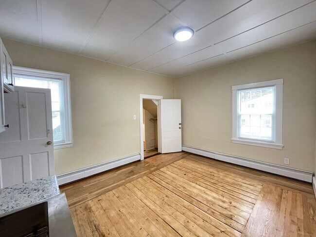 13 Spring St unit 2, Newmarket, NH 03857 - photo 4