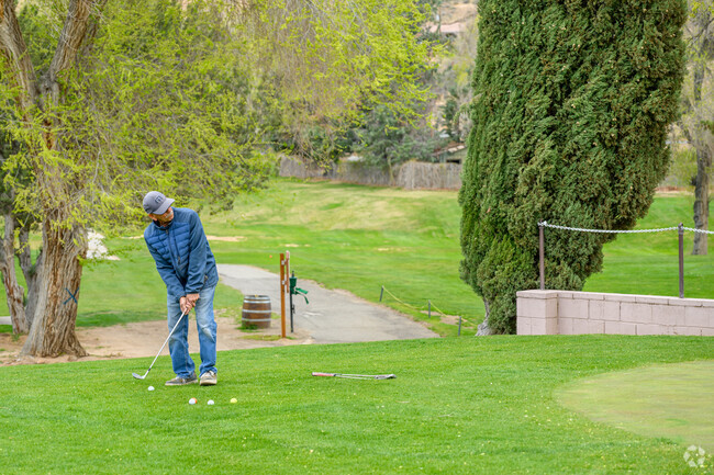 Golden Arrow Ranchos residents is only a short drive from Hesperia Golf & Country Club, a former PGA Tour Stop and classic golf course that offers players luxuriant fairways and greens and legendary holes to conquer.