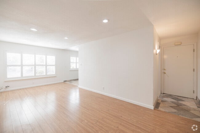 2BR, 1BA - 800SF - Living Room