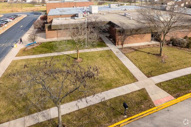 Frankfort Square School serves grades 1st through 4th grade.