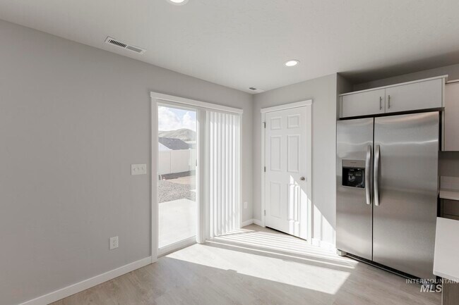 119 Caribou St, Horseshoe Bend, ID 83629 - photo 7