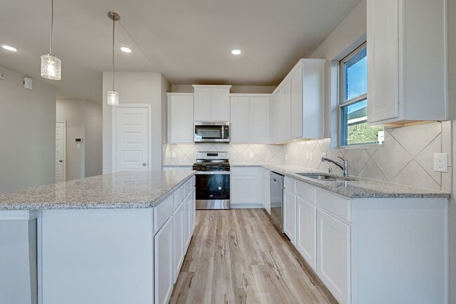 125 Toftrees Dr, Cleburne, TX 76031 - photo 2