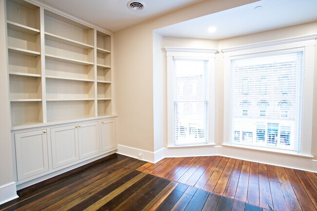 100 W Main St unit Apartment 3, Cambridge City, IN 47327 - photo 4