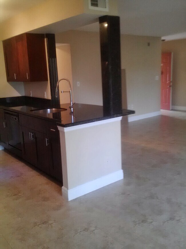 2371 NW 33rd St Unit 703, Oakland Park, FL 33309