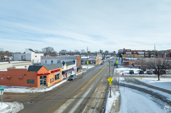 The main roads that run along Washington Hills features local restaurants.