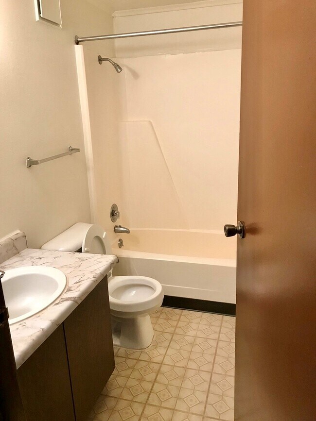 Andover Courtyard Apartments, Painesville, OH 44077 - photo 6