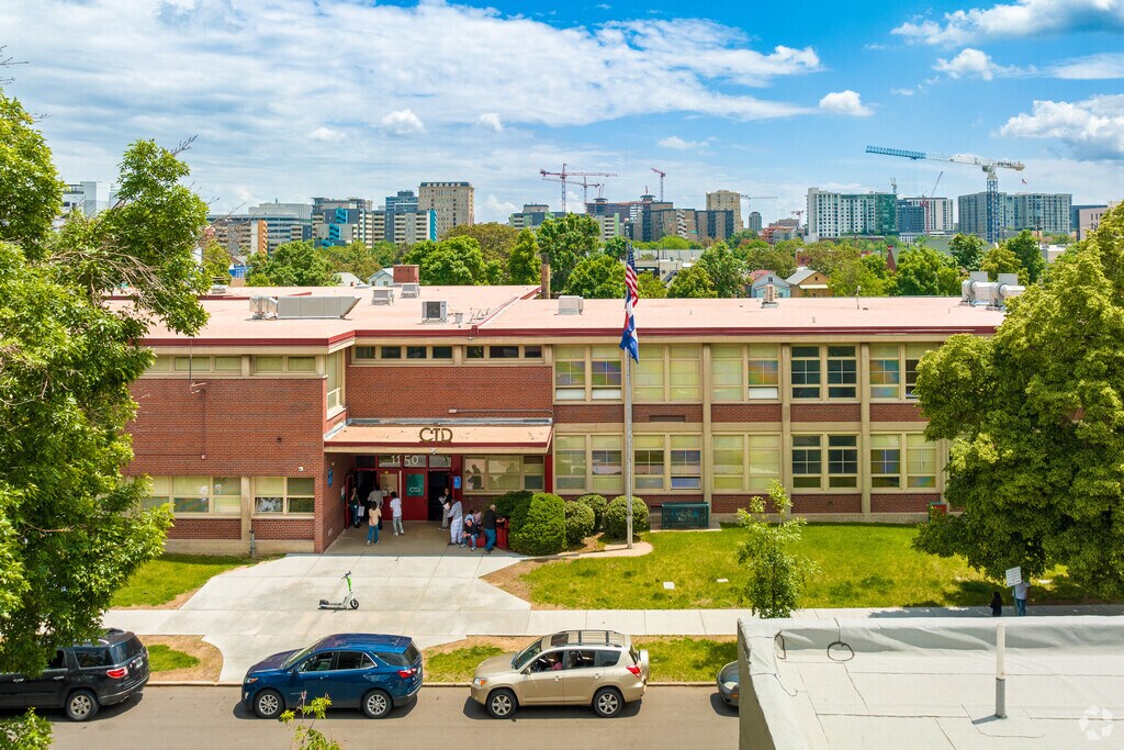 Greenlee Elementary School is a public pre-K and elementary school in Lincoln Park.