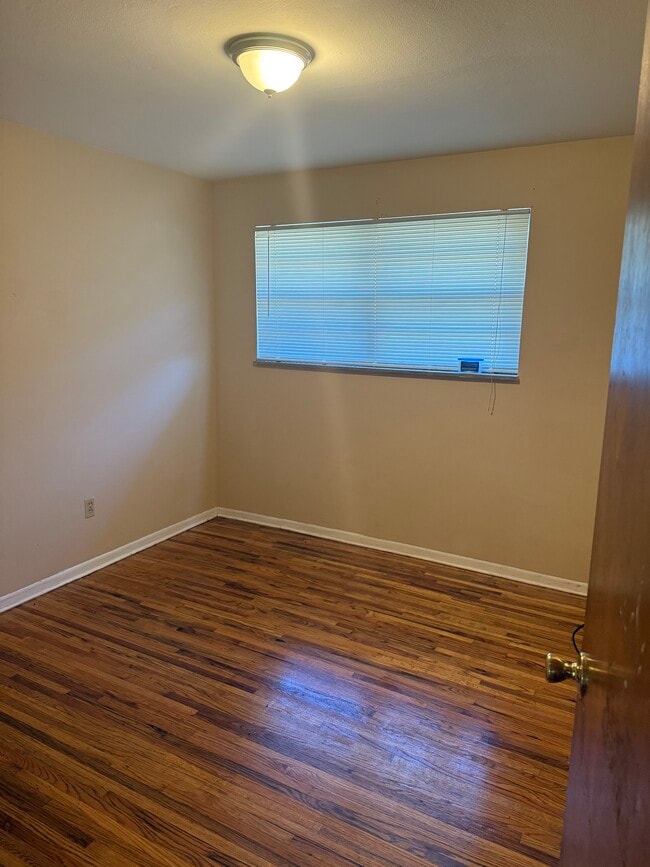 9120 Tutwiler Ave, Saint Louis, MO 63134 - photo 5