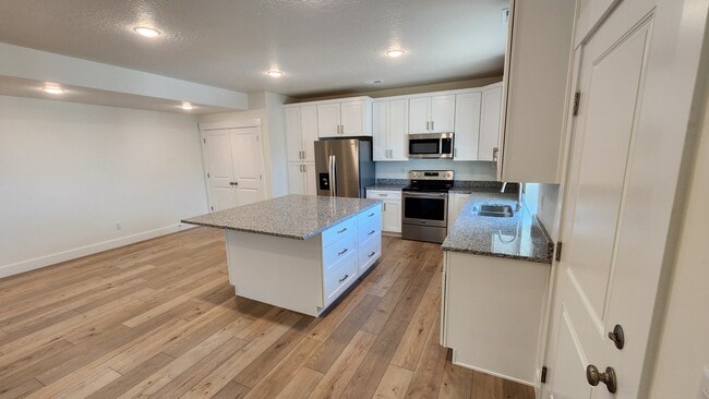 Kitchen, Pantry, Nook, & Laundry
