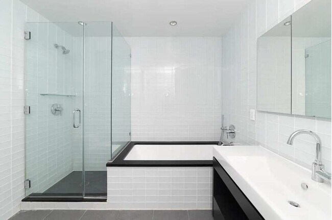 456 W 55th St unit ID1051283P, New York, NY 10019 - photo 5