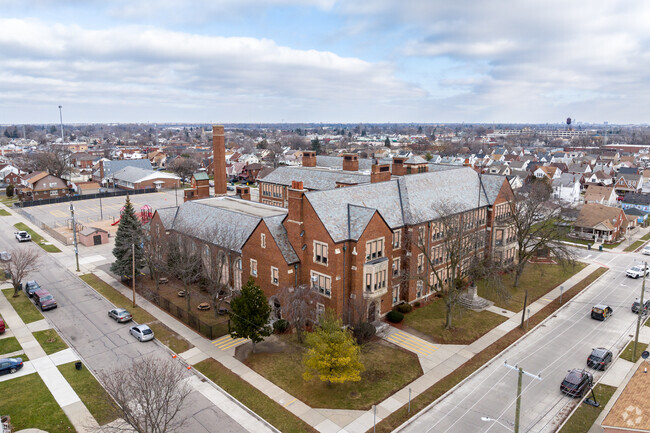 Maples Elementary School, Campus Overview.