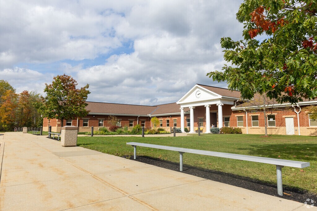 Rock Creek School provides education in the neighborhood of 
Ashtabula County.