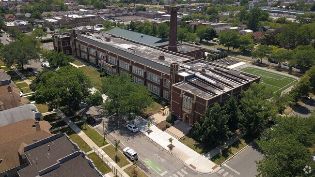Barry Elementary School
features a large campus for students to learn and explore.