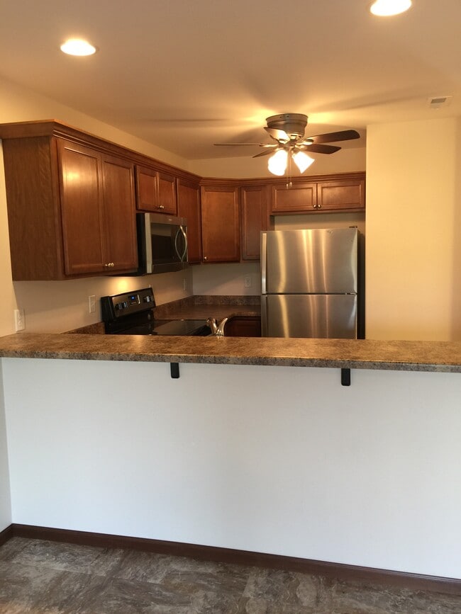 1902 Wrigley St unit 1904, Ely, IA 52227 - photo 5