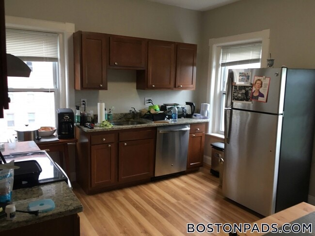 900 Massachusetts Ave unit 8, Cambridge, MA 02139 - photo 3