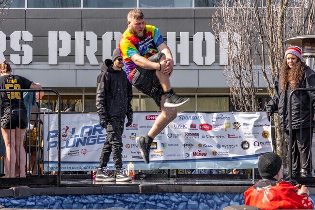 Seasoned plungers jump right in at the Pittsburgh Polar Plunge.