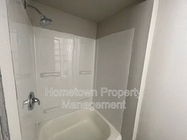 663 E Market St unit 665 APT 5, York, PA 17403 - photo 6