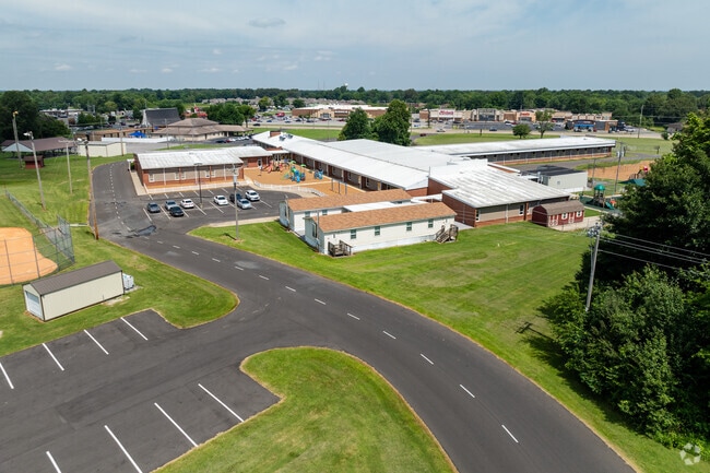 The student population of Concord Elementary School is 609 and the school serves PK-5.