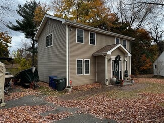 54 Loftus Cir, Bridgeport, CT 06606