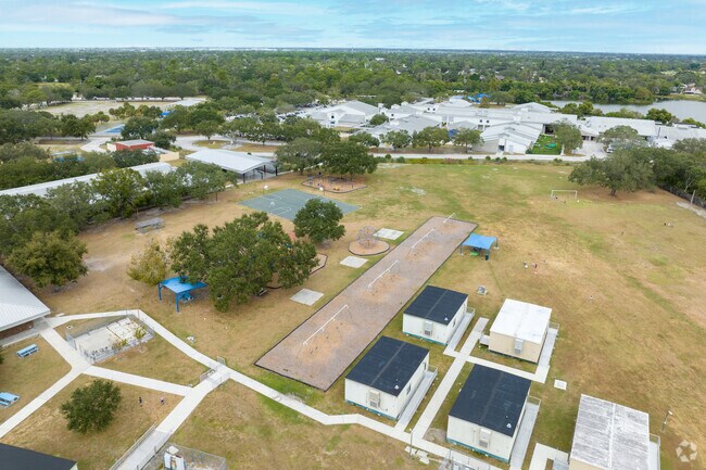 Lakeview Elementary School in Sarasota has 685 students.