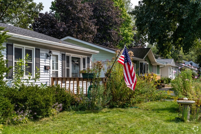 Homeowners in Starlite enjoy taking care of their properties.