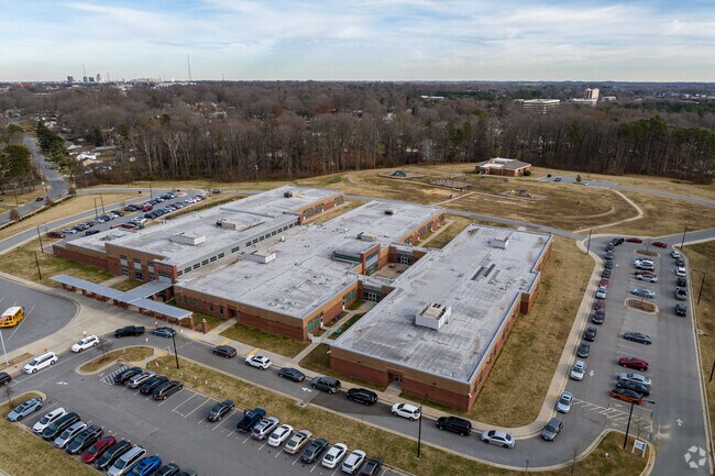There is ample parking for staff and visitors at Hunter Elementary School.