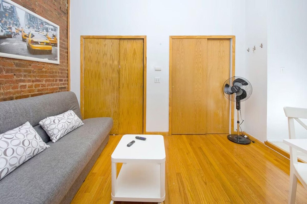 135 E 94th St unit ID1032057P, New York, NY 10128 - photo 1