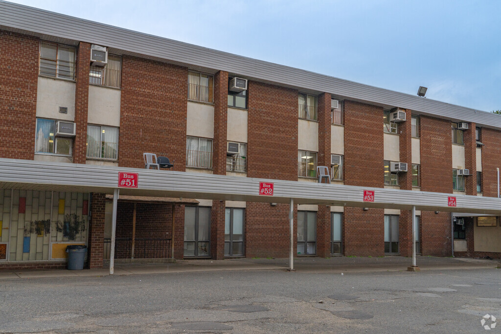 Yeshiva Viznitz is located in Monsey, NY. Monsey is a major center of Orthodox Judaism.