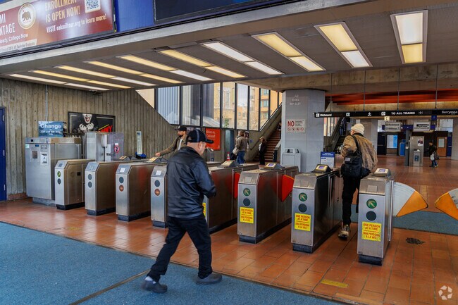 Residents of Maxwell Park find getting to San Francisco is a breeze with Bart so close.