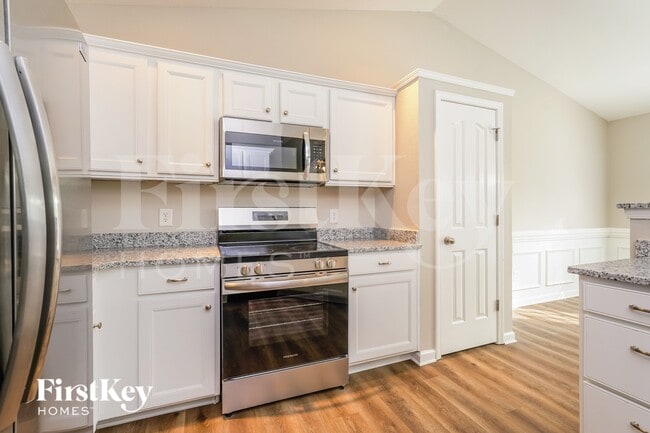 3365 Lilliefield Ln, High Point, NC 27265 - photo 6